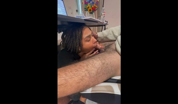 Thick Jaaden Ella se la chupa a su hermanastro mientras él juega LOL