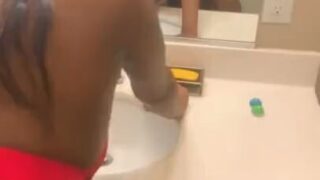 Toilet sex con negra culona