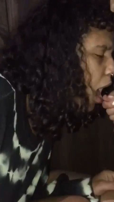 Tokischa tutorial de como tomar leche de teta