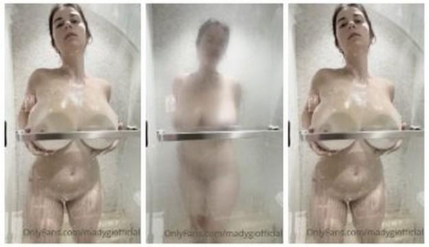 Vídeo filtrado de la tetona Mady Gio duchándose desnuda