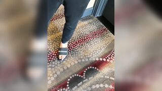 Viking Barbie Tv Ganando dinero para Balenciaga