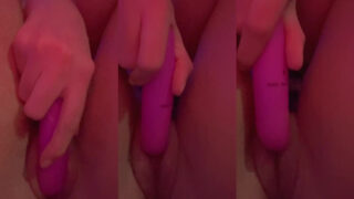 Yasmim Cat Con Un Consolador En Su Coño