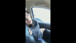 adolescente traviesa se mete los dedos en el culo antes de clase