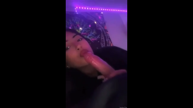 ella me trata tan bien tragándose mi semen