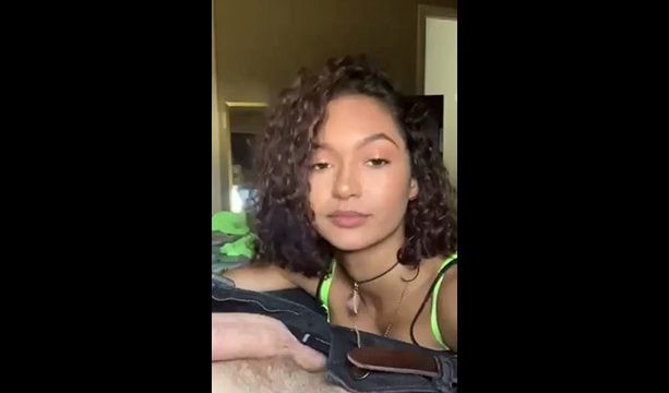 gaialove888 ordeñando una polla blanca